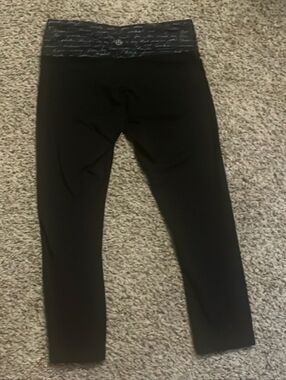 Lululemon Womens Size 4 Wunder Under Crop Legging Love Script Print